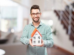 happy-man-with-the-miniature-of-his-future-home_1149-759